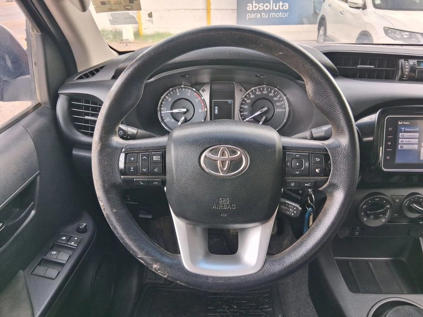 TOYOTA HILUX 2.4 DX DIESEL 4X2 DOB. CAB. MT 4P 2022 - Imagen 10 de 19