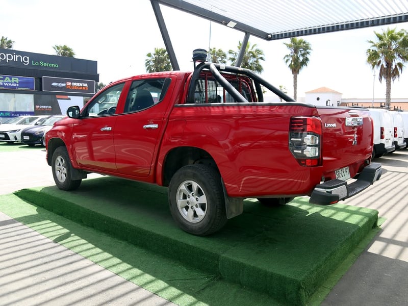 Mitsubishi L200 KATANA 2.4 4x4 MT 2023 - Imagen 8 de 20