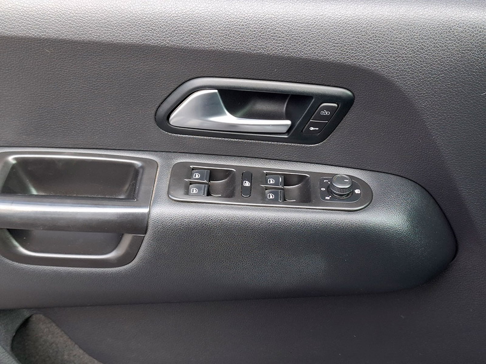 Volkswagen AMAROK 2.0 Confortline 4X2 MT 2023 - Imagen 18 de 20