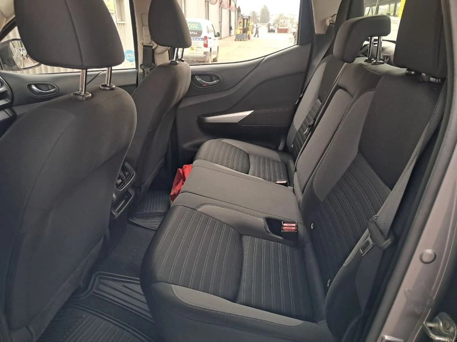 Nissan NAVARA 2.3 XE DC 4X4 AT 2023 - Imagen 14 de 20