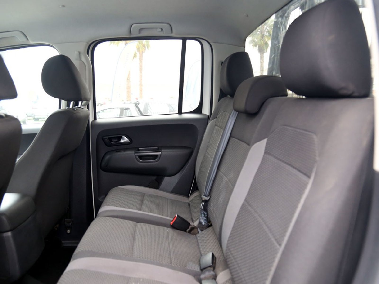 Volkswagen AMAROK TRENDLINE 2.0 DIESEL 4X2 T/M 2023 - Imagen 19 de 20