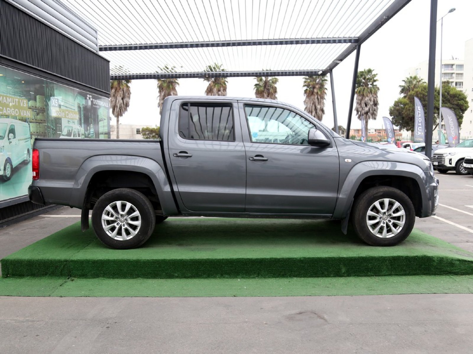 Volkswagen AMAROK TRENDLINE 4X2 2.0 MT 2023 - Foto 4 de 20