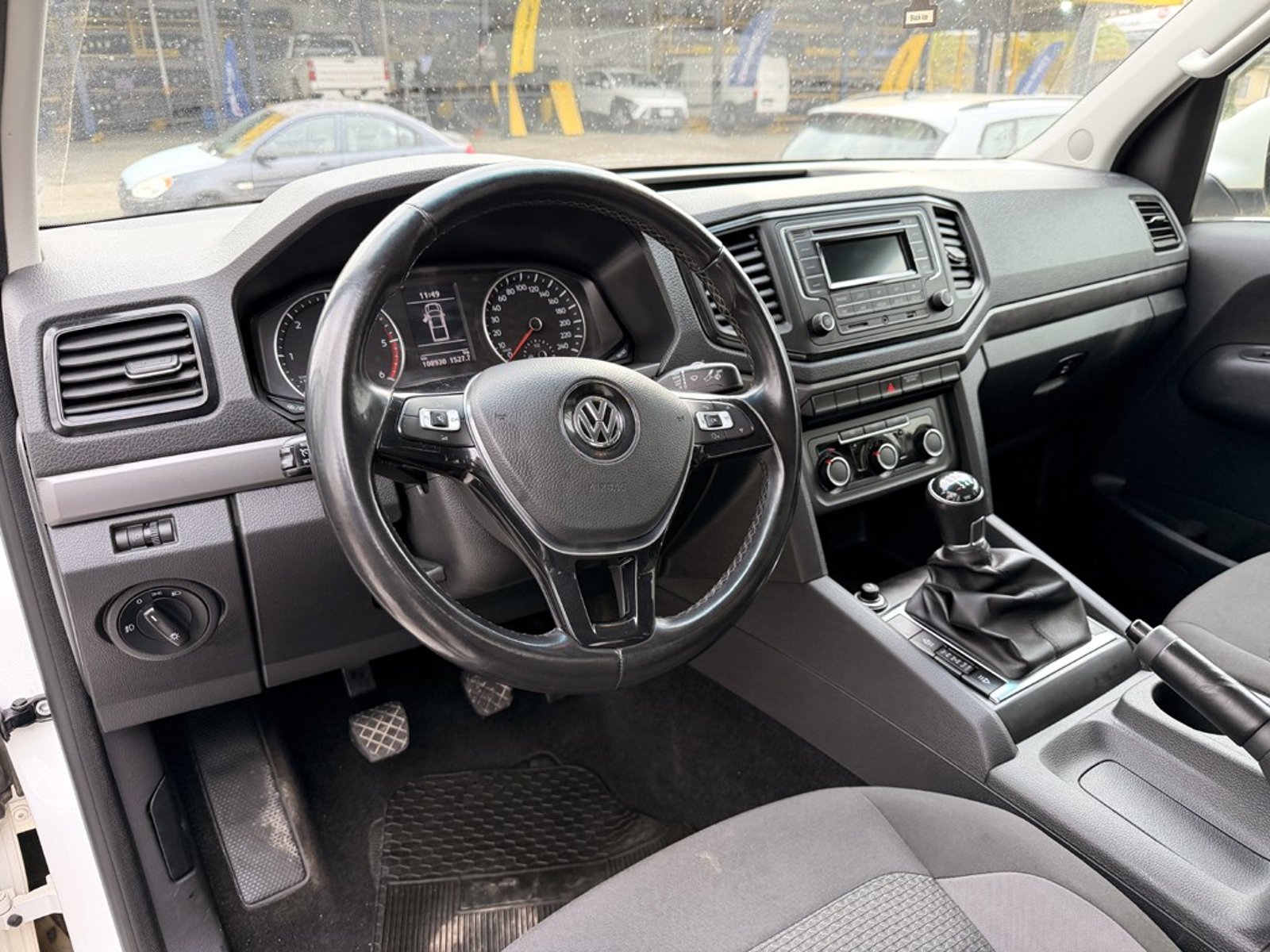 Volkswagen AMAROK 2.0 TRENDLINE 4X4 MT 2023 - Imagen 11 de 20