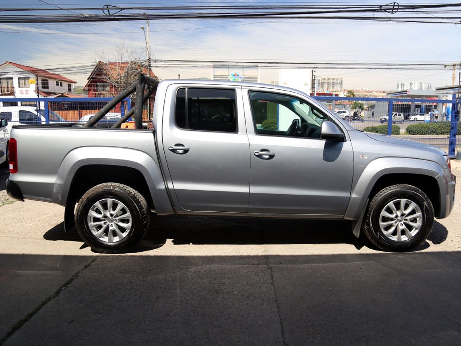 Volkswagen AMAROK 2.0 TRENDLINE DIESEL 4X4 MT 2023 - Foto 4 de 20