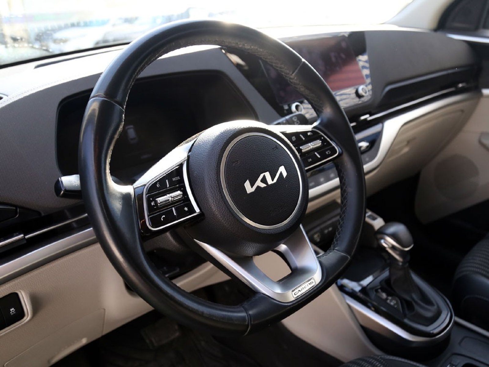 Kia CARENS EX 1.4 AUT 2023 - Imagen 11 de 20