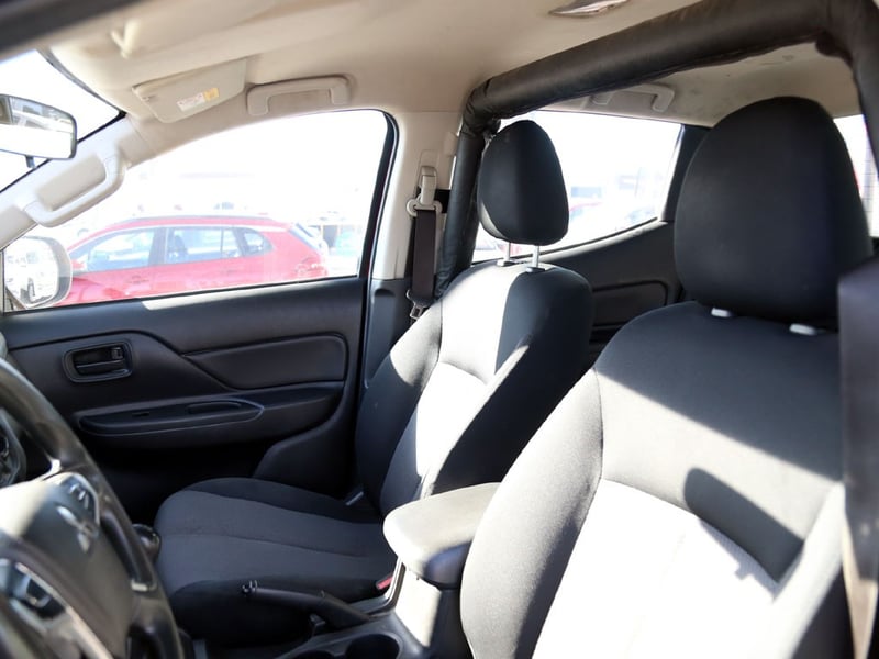 Mitsubishi L200 L200 KATANA 4X4 DIESEL 2023 - Imagen 11 de 20