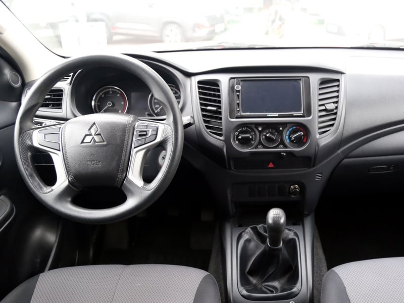 Mitsubishi L200 L200 KATANA 4X2 DIESEL 2023 - Imagen 14 de 19