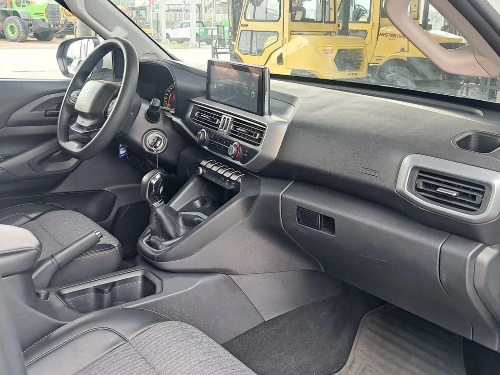Peugeot LANDTREK ACTIVE 4X2 MT 1.9 2023 - Imagen 15 de 20