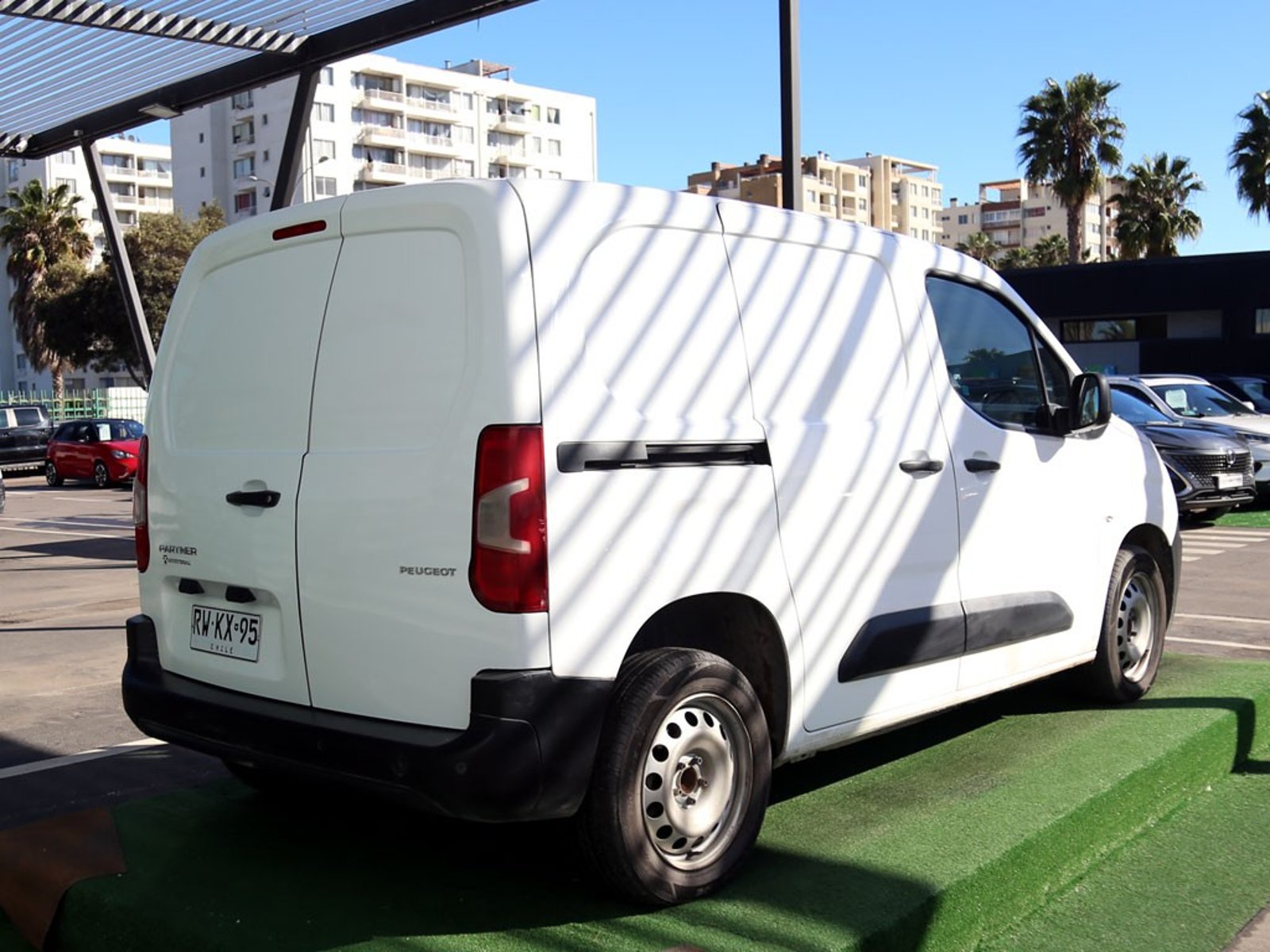 Peugeot PARTNER 1.6 L1 HDI DIESEL 4X2 90HP MT 5P 2022 - Imagen 9 de 20