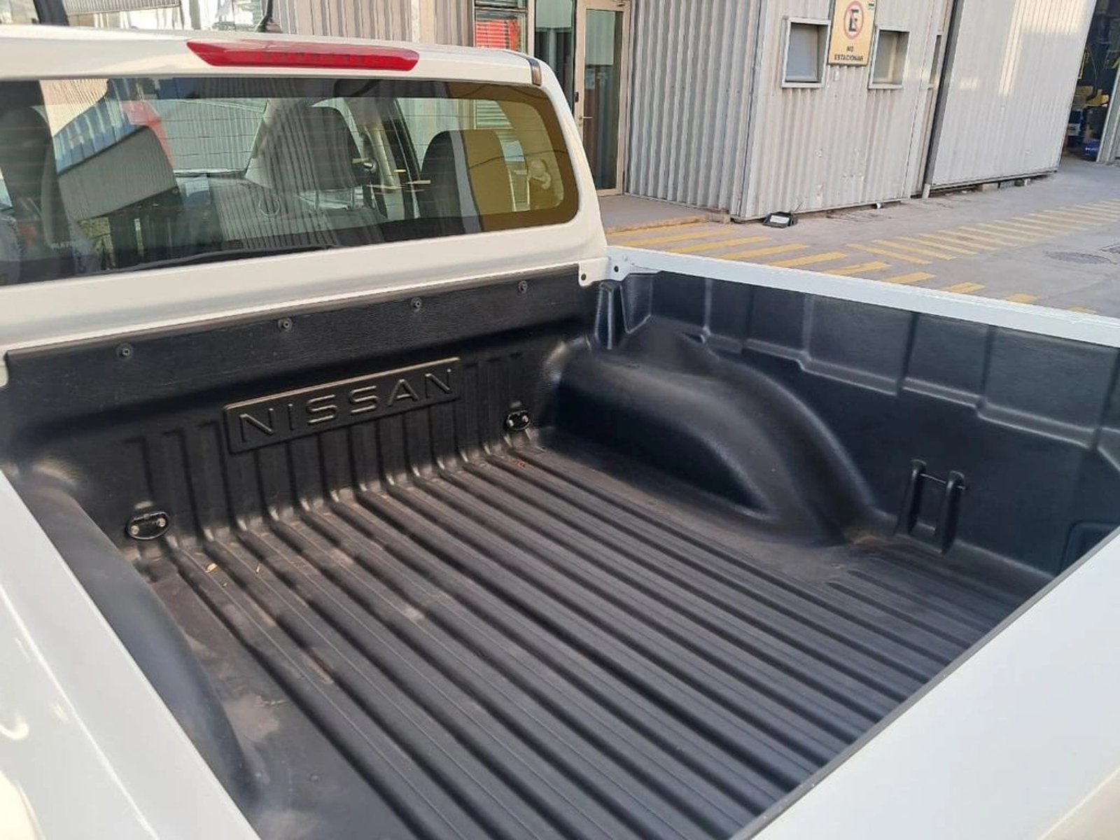 NISSAN NAVARA XE 2.3 4X2 MT DIESEL 2024 - Imagen 10 de 20