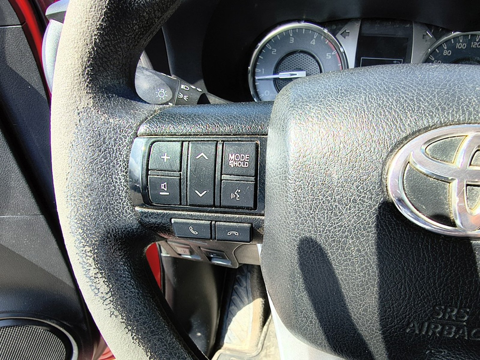 TOYOTA HILUX 2.4 DX 4X2 DIESEL MT 2023 - Imagen 11 de 19