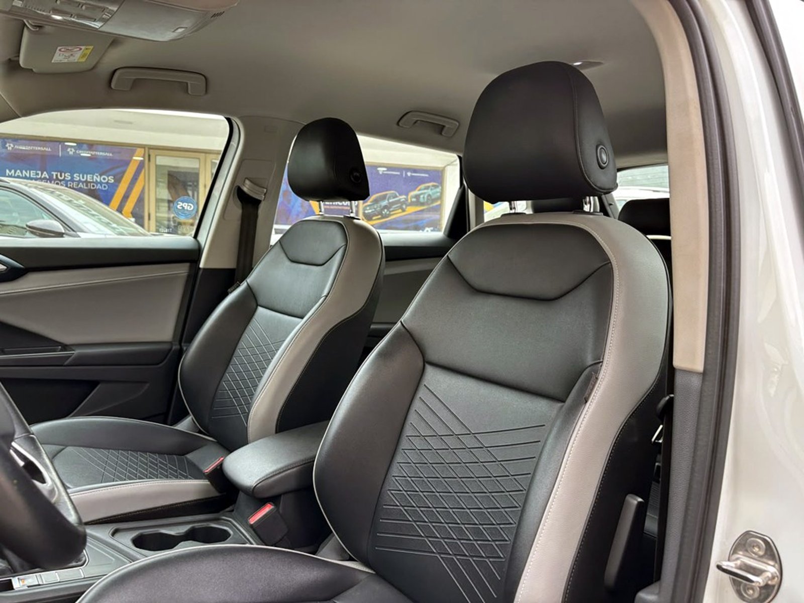 Volkswagen TAOS 1.4 TSI COMFORTLINE AT 2025 - Imagen 17 de 20