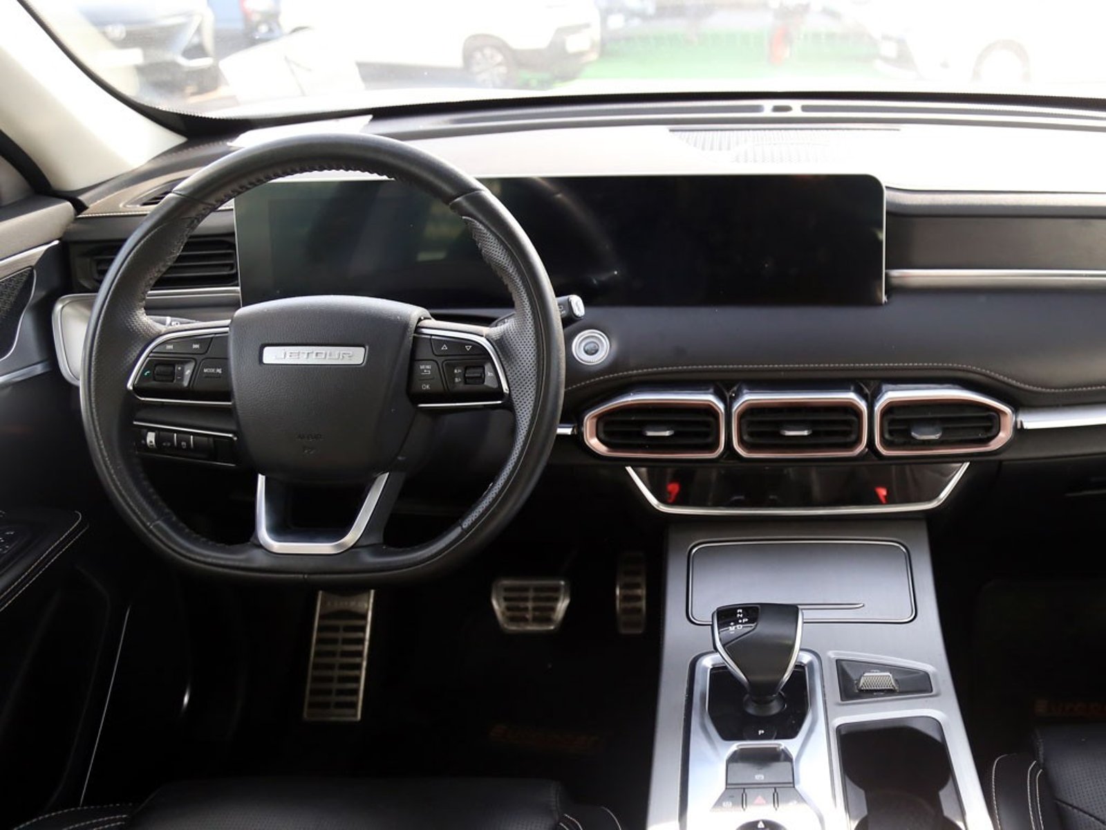 JETOUR X70 PLUS 1.5 GLX AT 2024 - Imagen 13 de 20