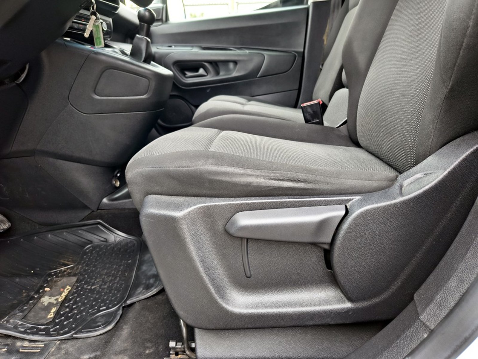 Peugeot PARTNER L1 1.6 Diesel 4x2 T/M 2022 - Imagen 9 de 17