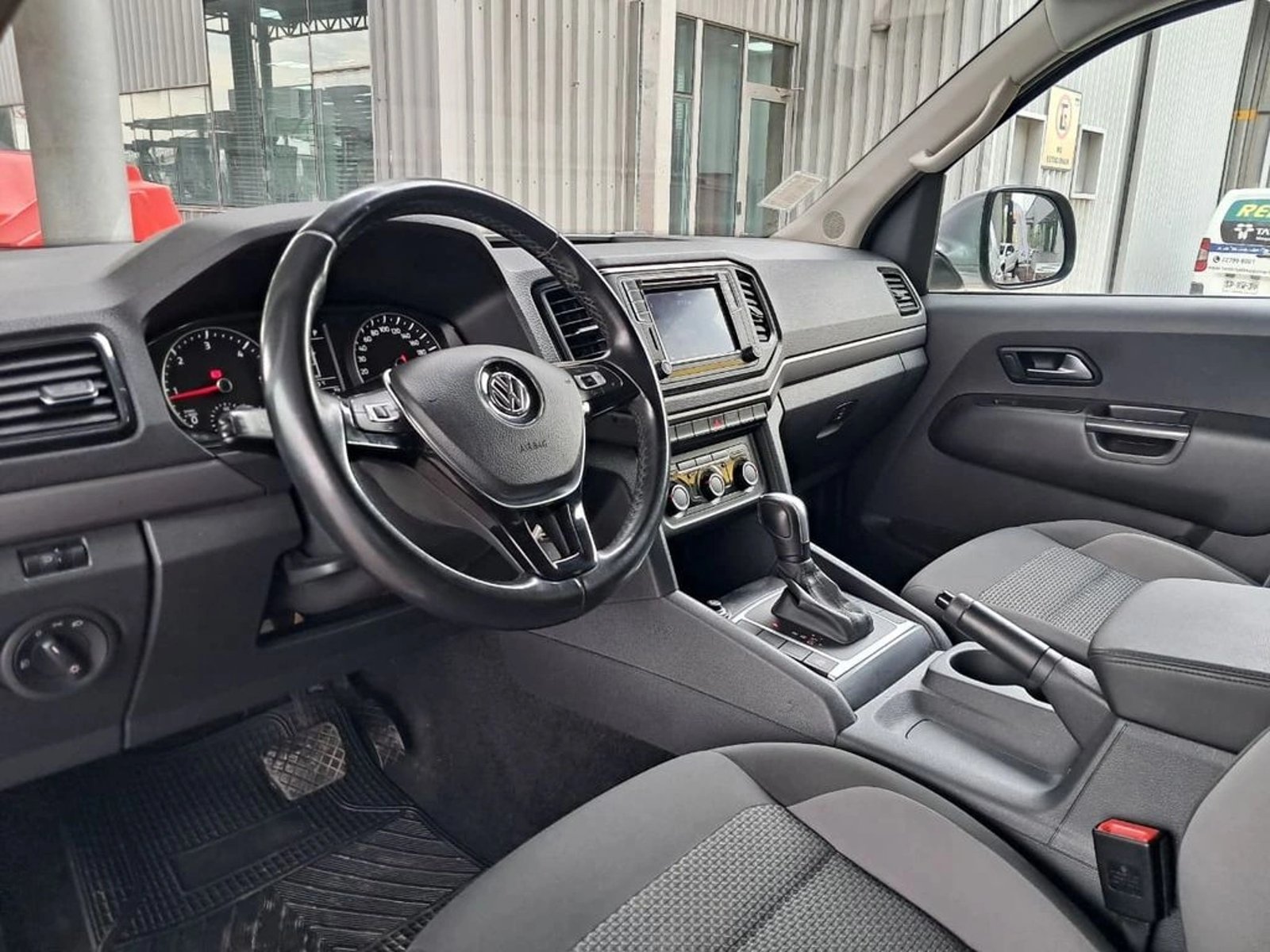 Volkswagen AMAROK COMFORTLINE 4X4 DC AT 2023 - Imagen 15 de 20