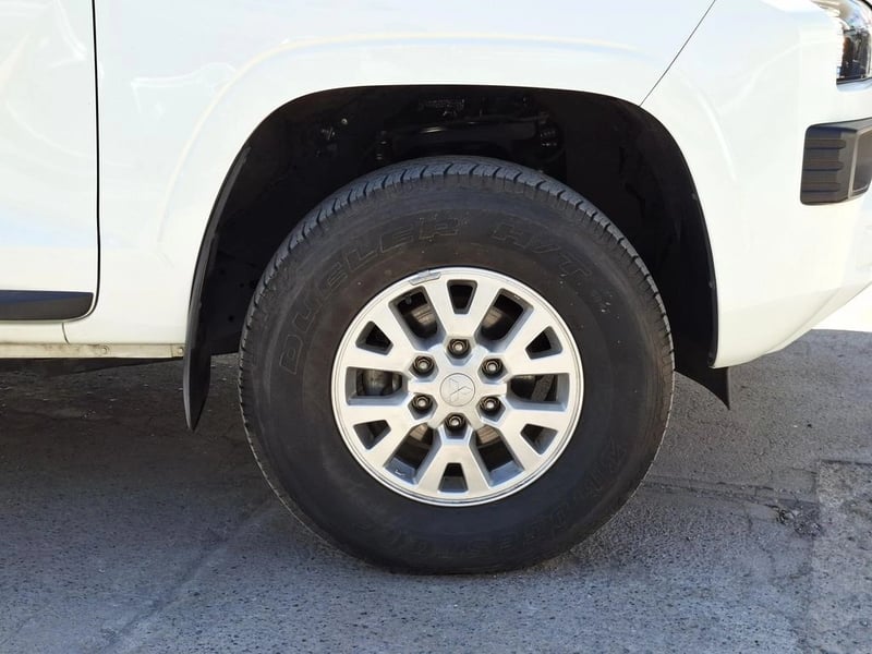 Mitsubishi L200 KATANA XRT 4X4 MT 2024 - Imagen 6 de 20