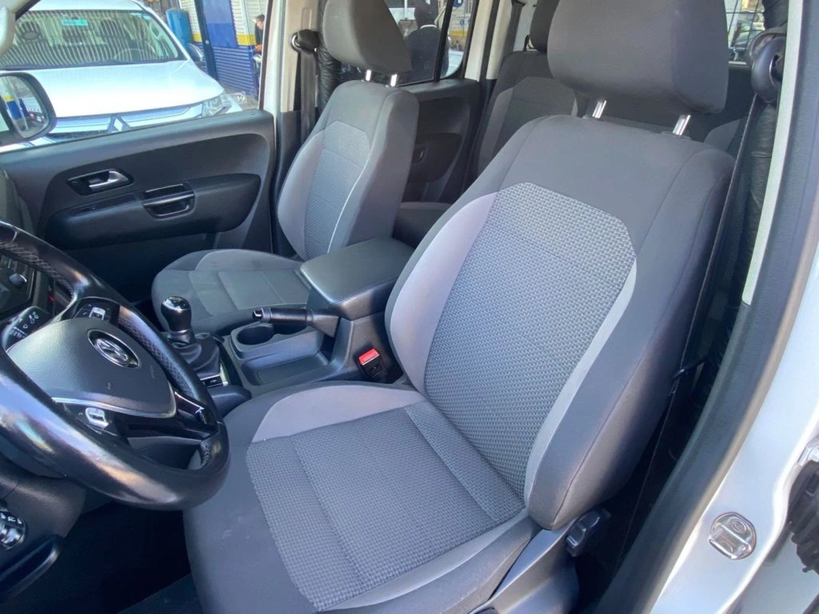VOLKSWAGEN AMAROK 2.0 TRENDLINE 4MOTION MT 4X4 DIESEL 2023 - Imagen 15 de 16