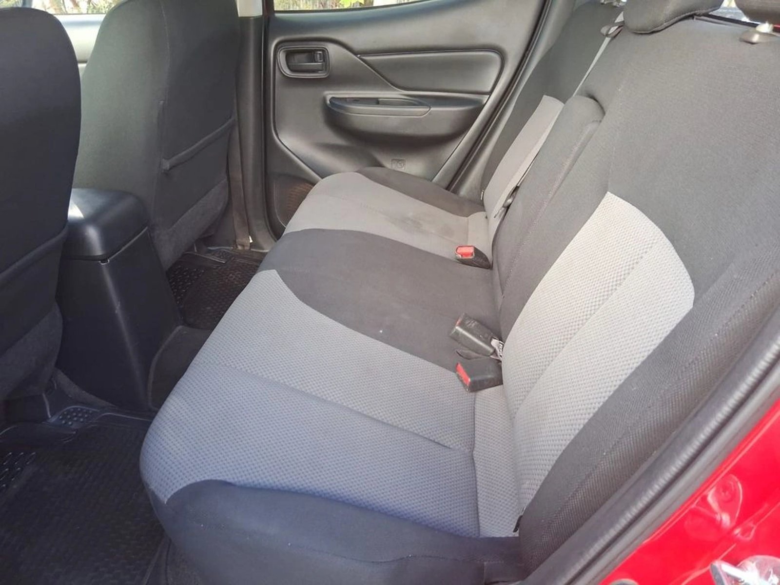MITSUBISHI L200 KATANA CR 2.4 DC 4x2 2022 - Imagen 7 de 12