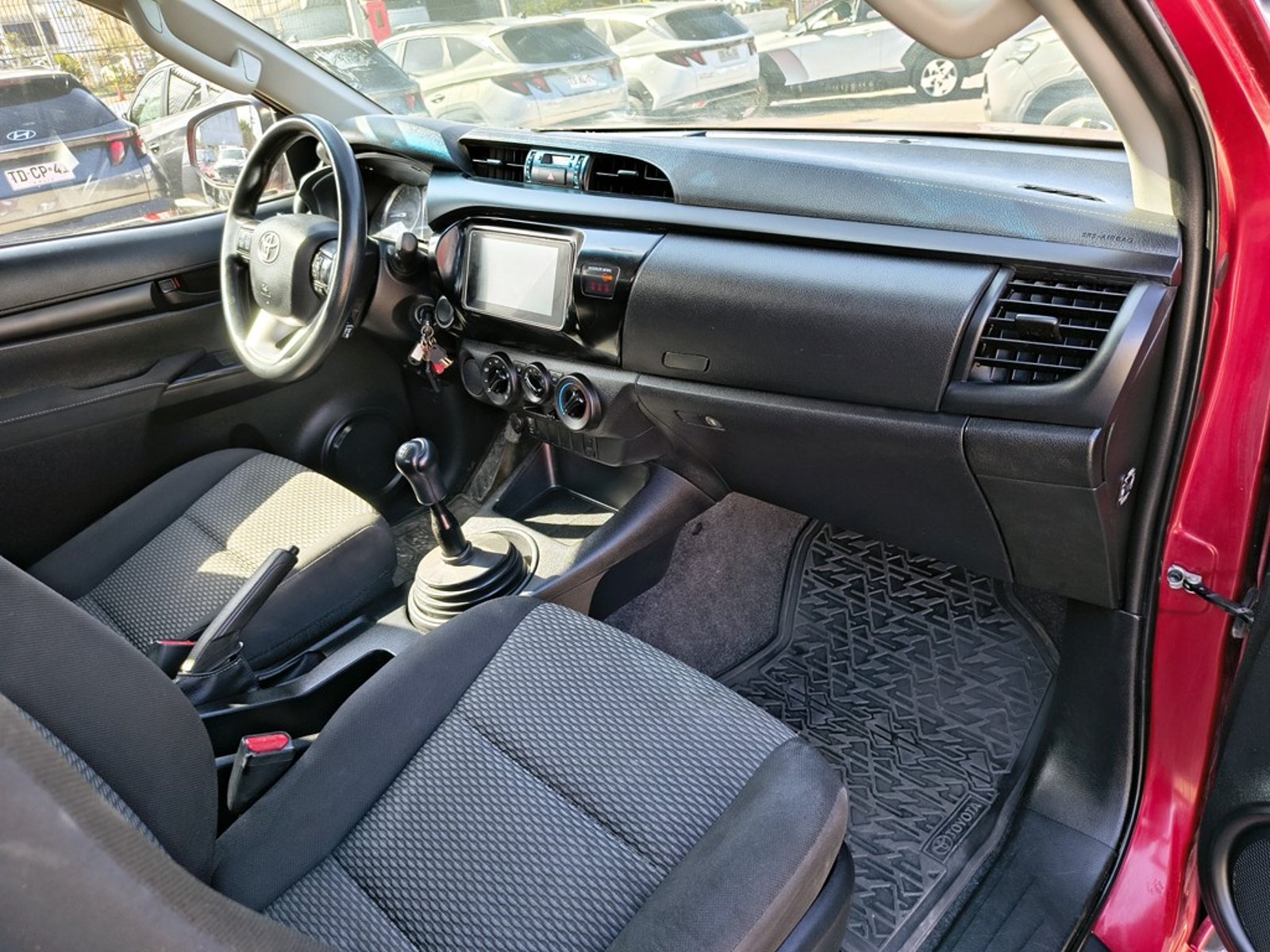 TOYOTA HILUX 2.4 DX 4X2 DIESEL MT 2023 - Imagen 18 de 18