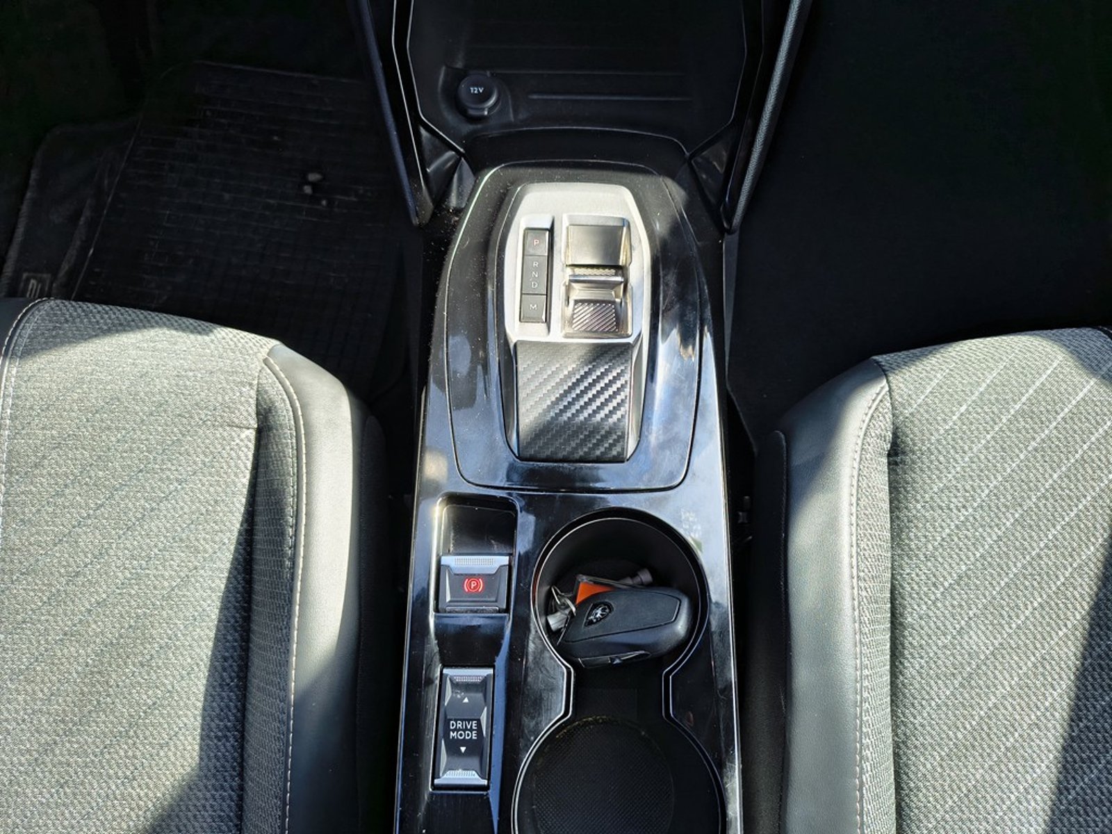 PEUGEOT 2008 1.5 Diesel 4x2 T/A Allure 2025 - Imagen 19 de 20