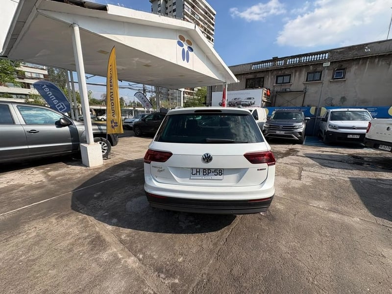 Volkswagen TIGUAN 2.0 TSI SPORT 4MOTION 4X4 180HP AT 5P. 2019 - Imagen 6 de 20
