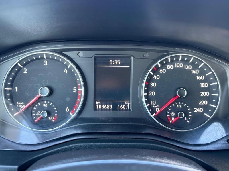 Volkswagen AMAROK TRENDLINE 4X2 MT 2023 - Imagen 12 de 12