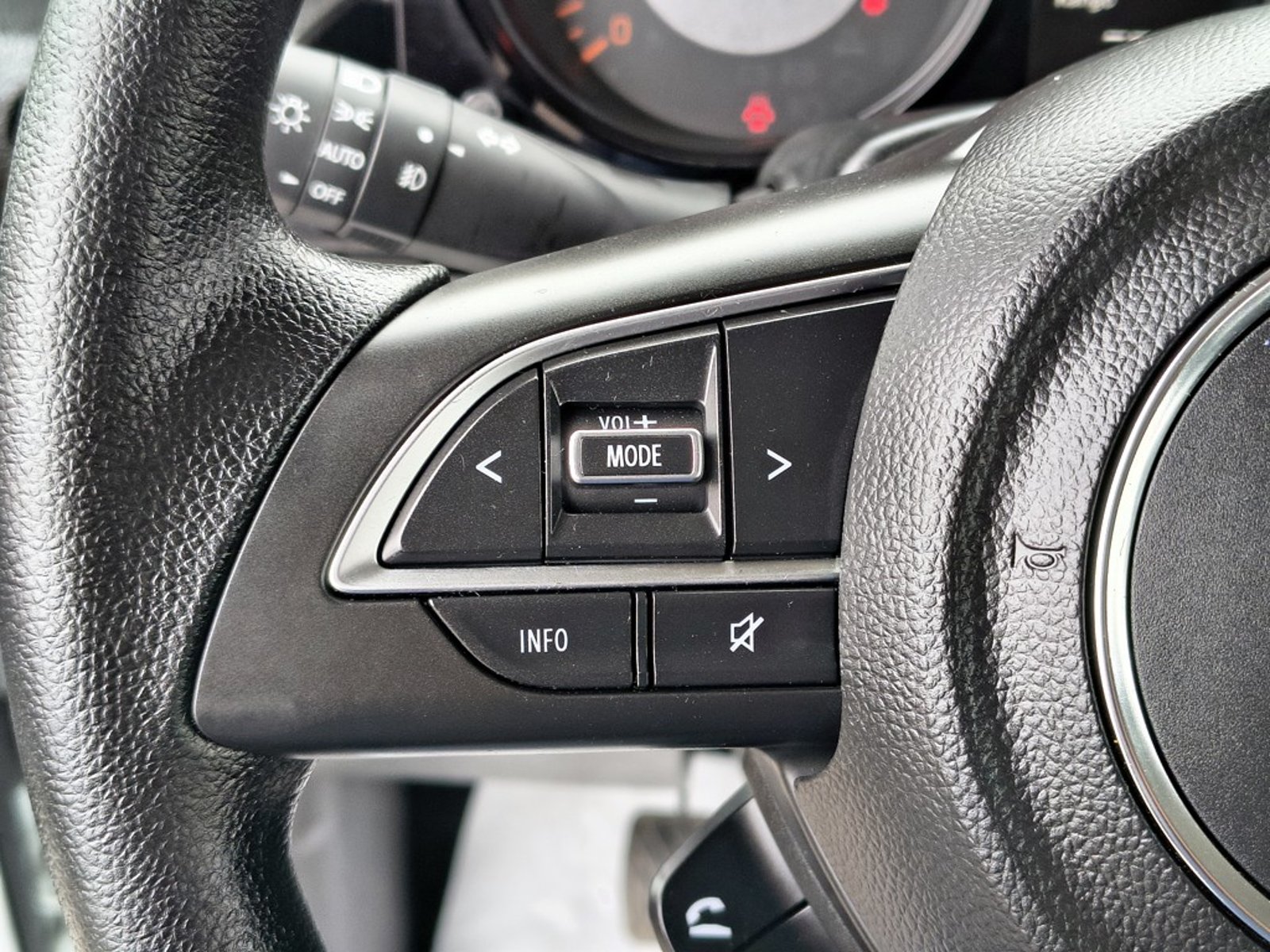 Suzuki JIMNY GL WINCHE MT 4X4 PRECIO+ IVA 2026 - Imagen 12 de 20