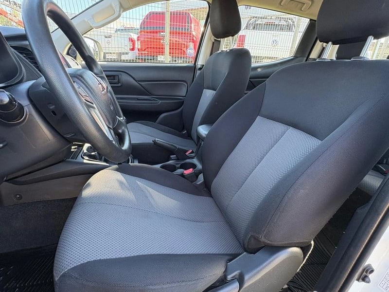 Mitsubishi L200 CR KATANA 4X2 2023 - Imagen 8 de 12