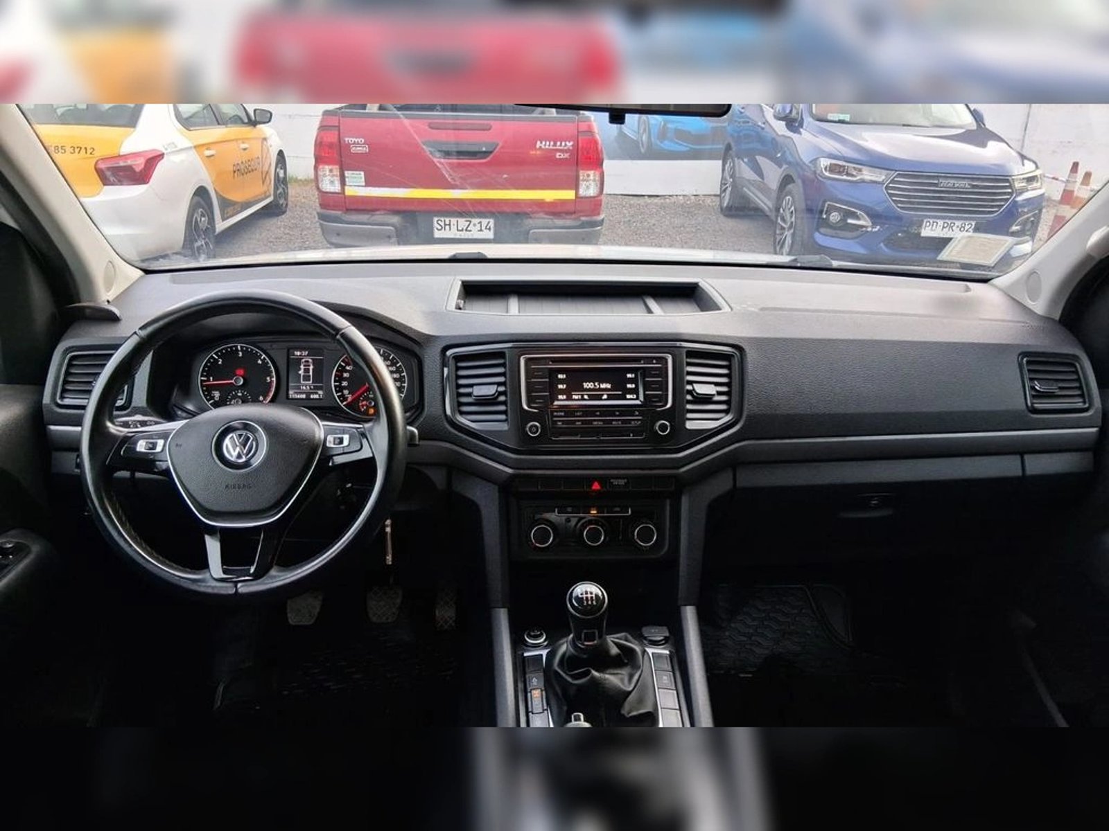 VOLKSWAGEN AMAROK 2.0 TRENDLINE  MT 4X4 DIESEL 2023 - Imagen 13 de 19