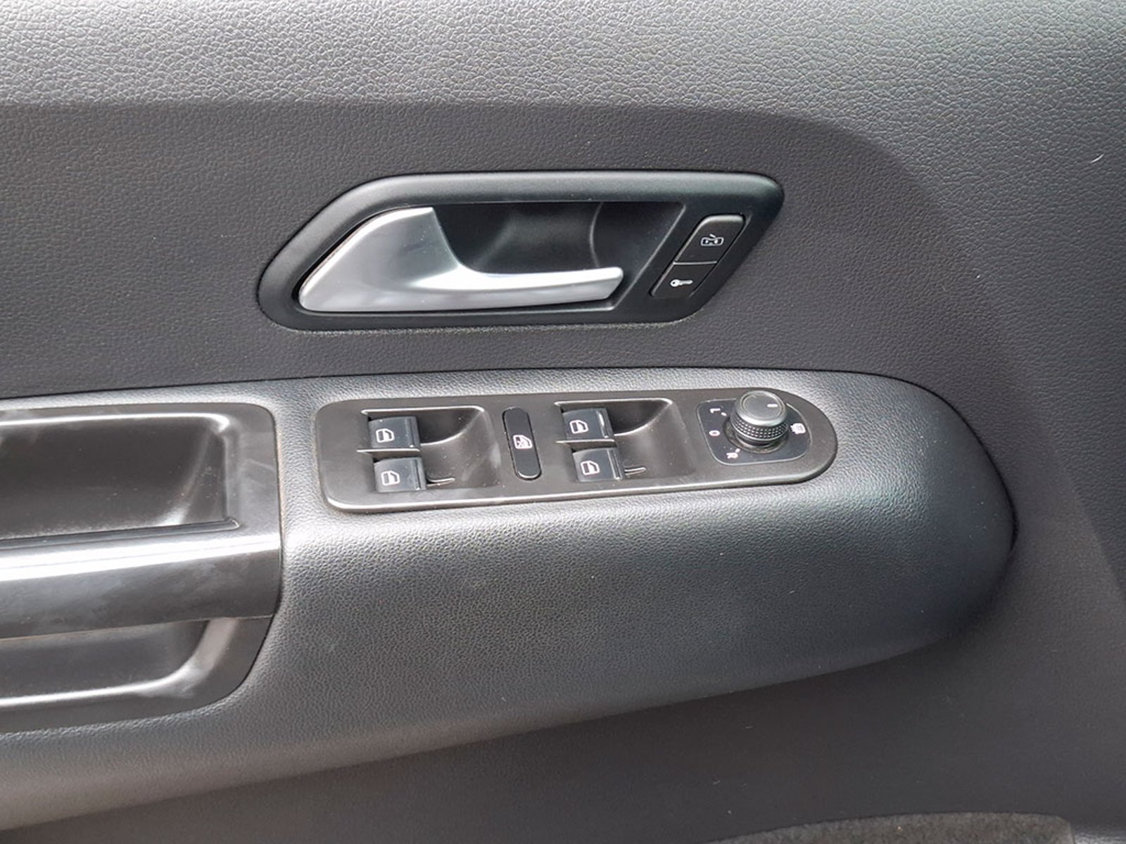 Volkswagen AMAROK 2.0 Confortline 4X4 2023 - Imagen 18 de 20