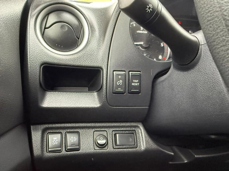 Nissan NAVARA 2.3 SE 4X2 MT 2022 - Imagen 14 de 16
