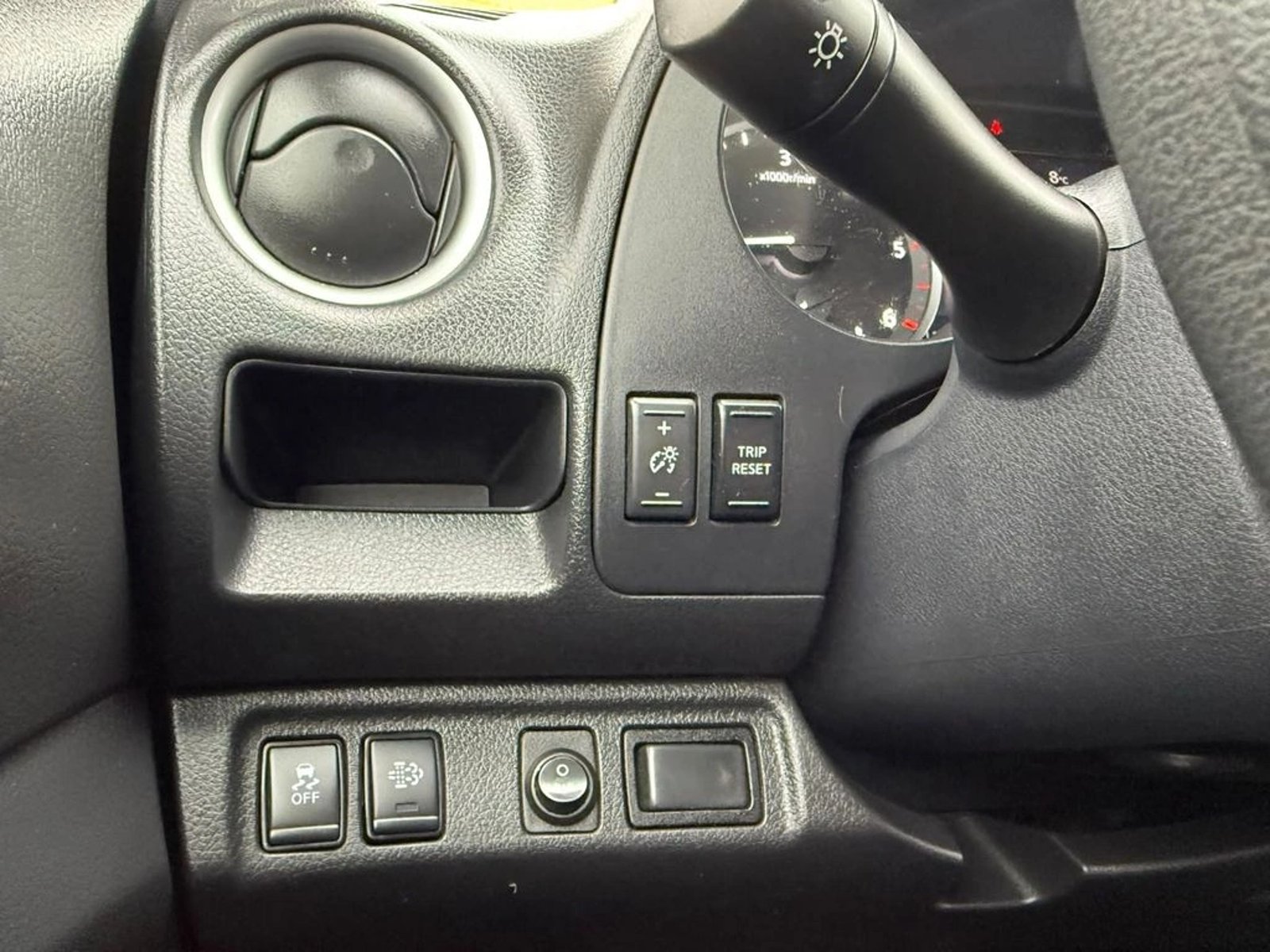 Nissan NAVARA 2.3 SE 4X2 MT 2022 - Imagen 14 de 16