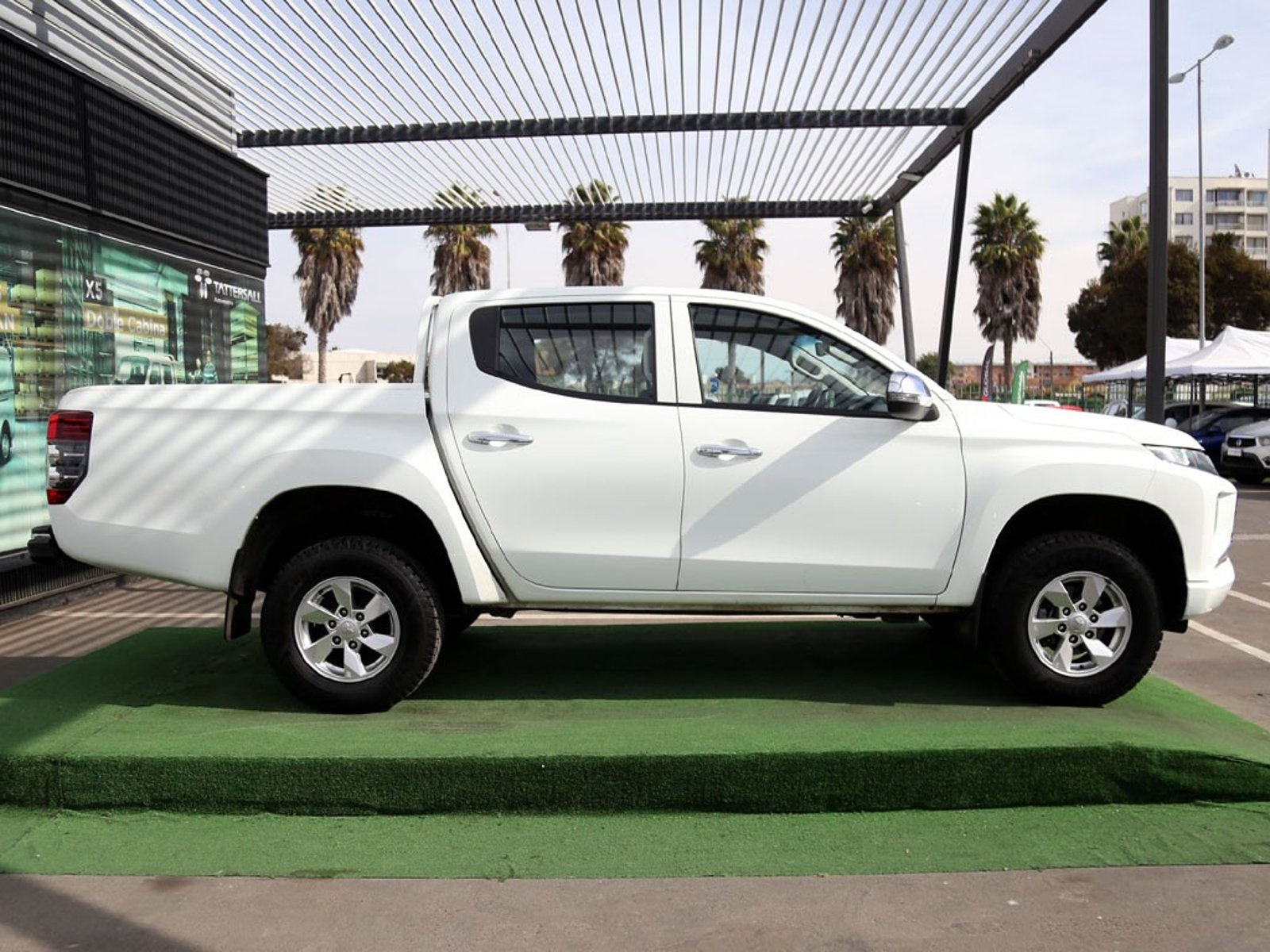 MITSUBISHI L200 KATANA 2.4 MT 4X4 DIESEL 2023 - Imagen 4 de 20