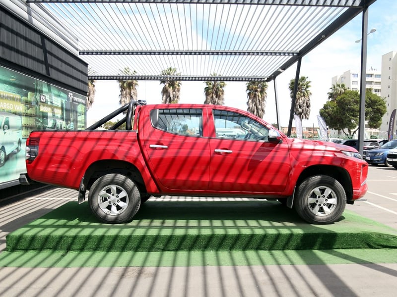 Mitsubishi L200 KATANA 2.4 4x4 MT 2023 - Imagen 4 de 20
