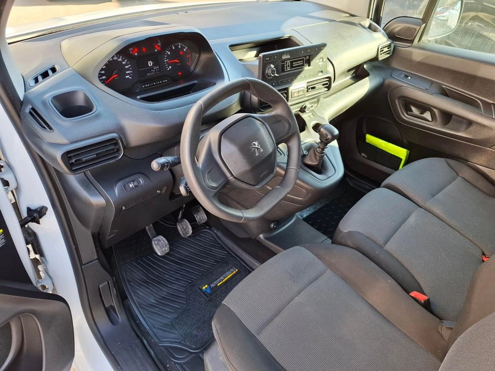 PEUGEOT PARTNER 1.5 2023 - Imagen 17 de 20