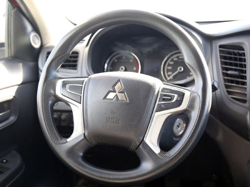 Mitsubishi L200 L200 KATANA 4X4 DIESEL 2023 - Imagen 14 de 20