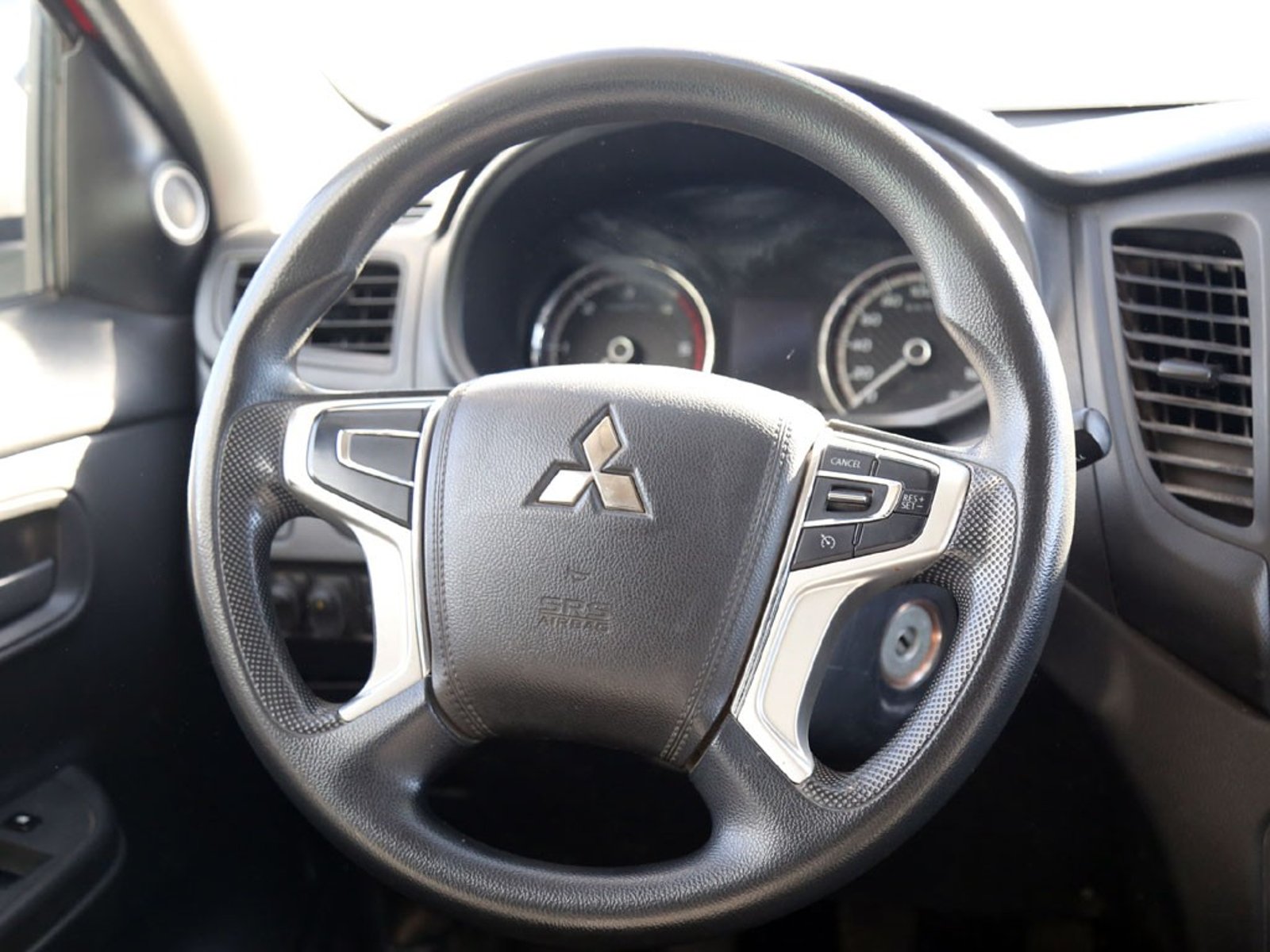 Mitsubishi L200 L200 KATANA 4X4 DIESEL 2023 - Imagen 14 de 20