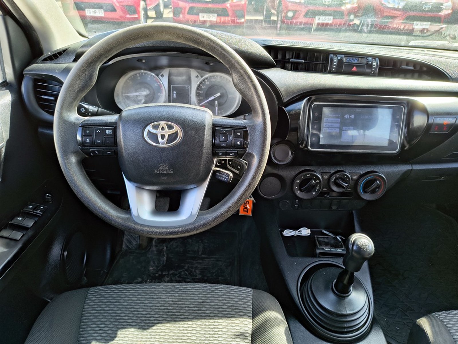 TOYOTA HILUX 2.4 DX 4X2 DIESEL MT 2024 - Imagen 17 de 18