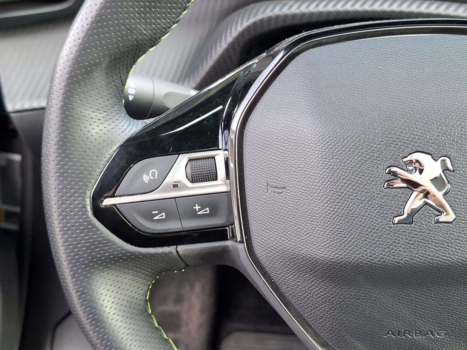 Peugeot E-2008 2008 EV 2023 - Imagen 11 de 20