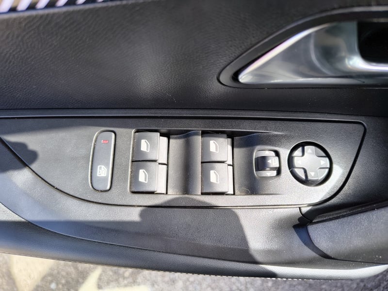 Peugeot 2008 BLUE HDI 1.5 AUT 2025 - Imagen 8 de 20
