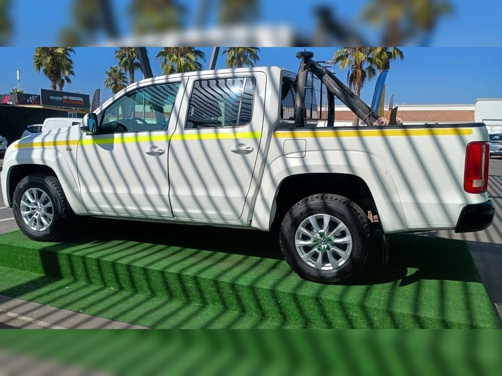 VOLKSWAGEN AMAROK 2.0 TRENDLINE DIESEL 4MOTION 4X4 DOB. CAB. MT 4P 2023 - Imagen 7 de 14