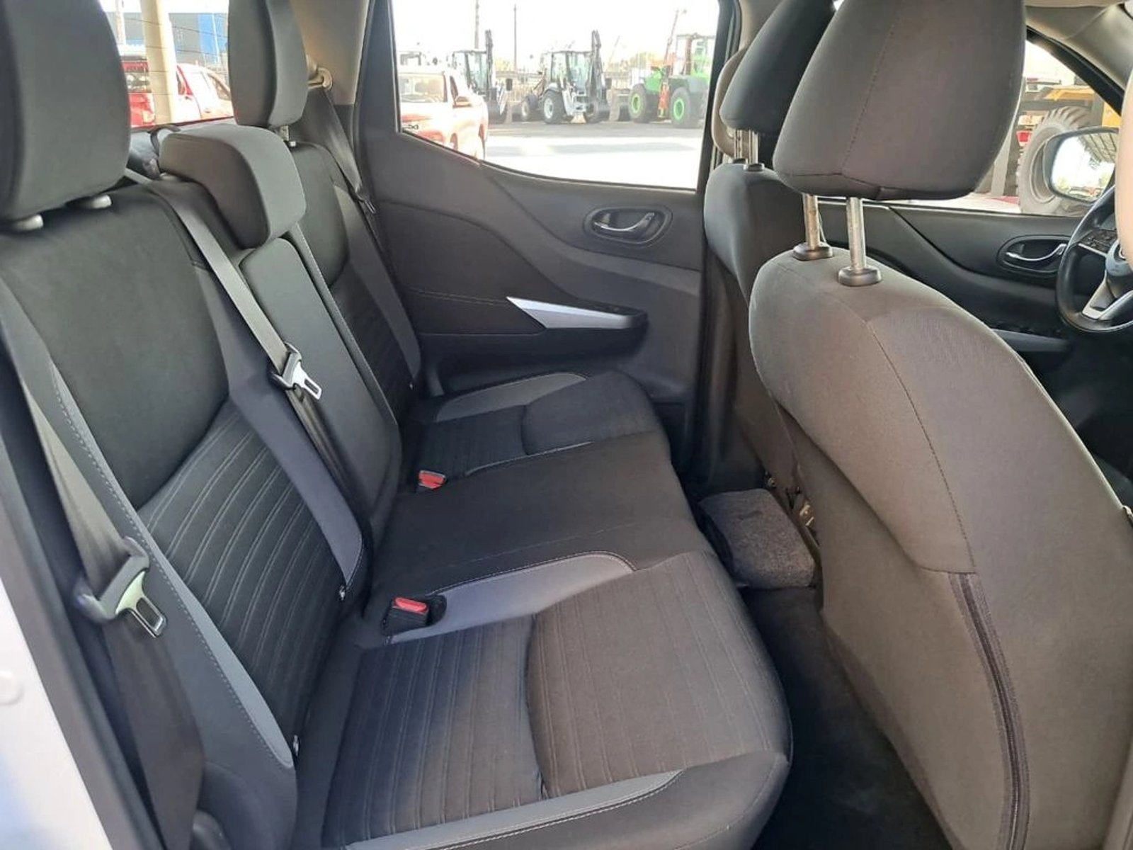 NISSAN NAVARA XE 2.3 4X2 MT DIESEL 2024 - Imagen 14 de 20