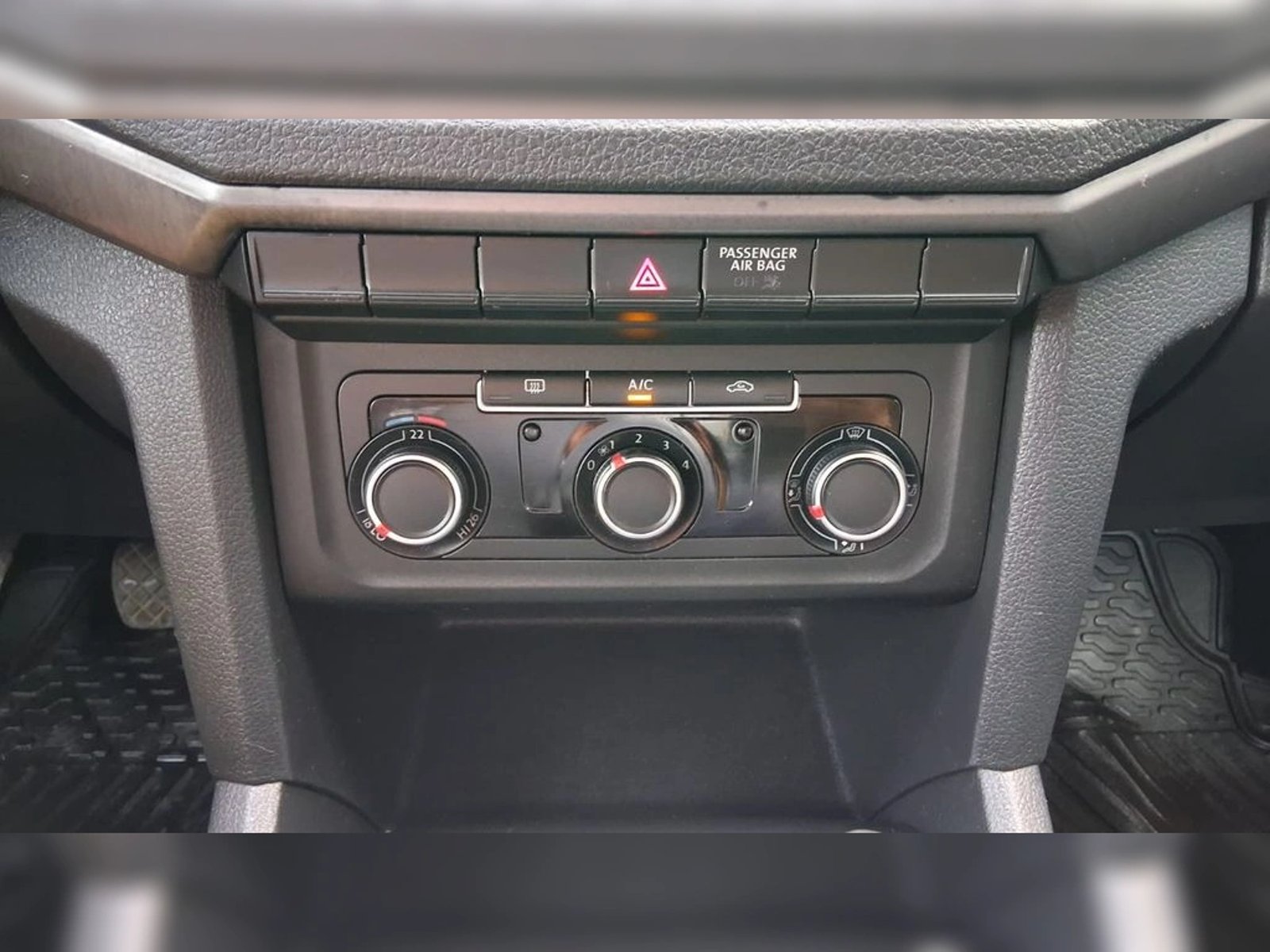 VOLKSWAGEN AMAROK 2.0 TRENDLINE  MT 4X4 DIESEL 2023 - Imagen 15 de 19