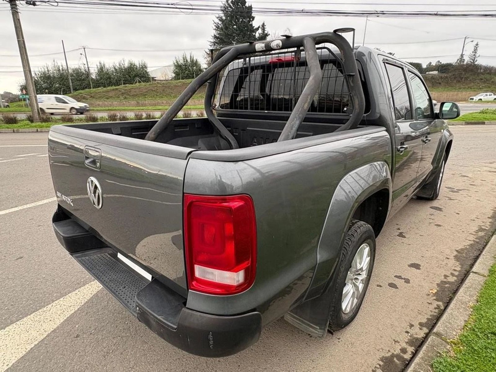 Volkswagen AMAROK TRENDLINE 4X2 MT 2023 - Foto 5 de 12