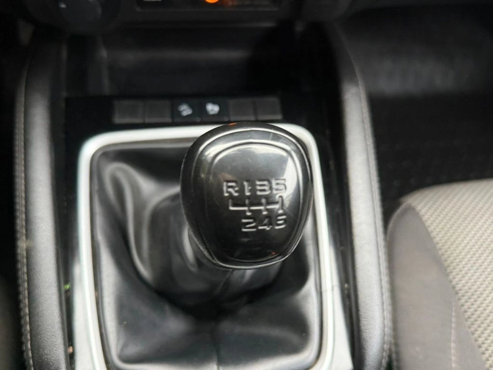 MAZDA BT-50 3.0  4X4  MT 2023 - Imagen 13 de 15