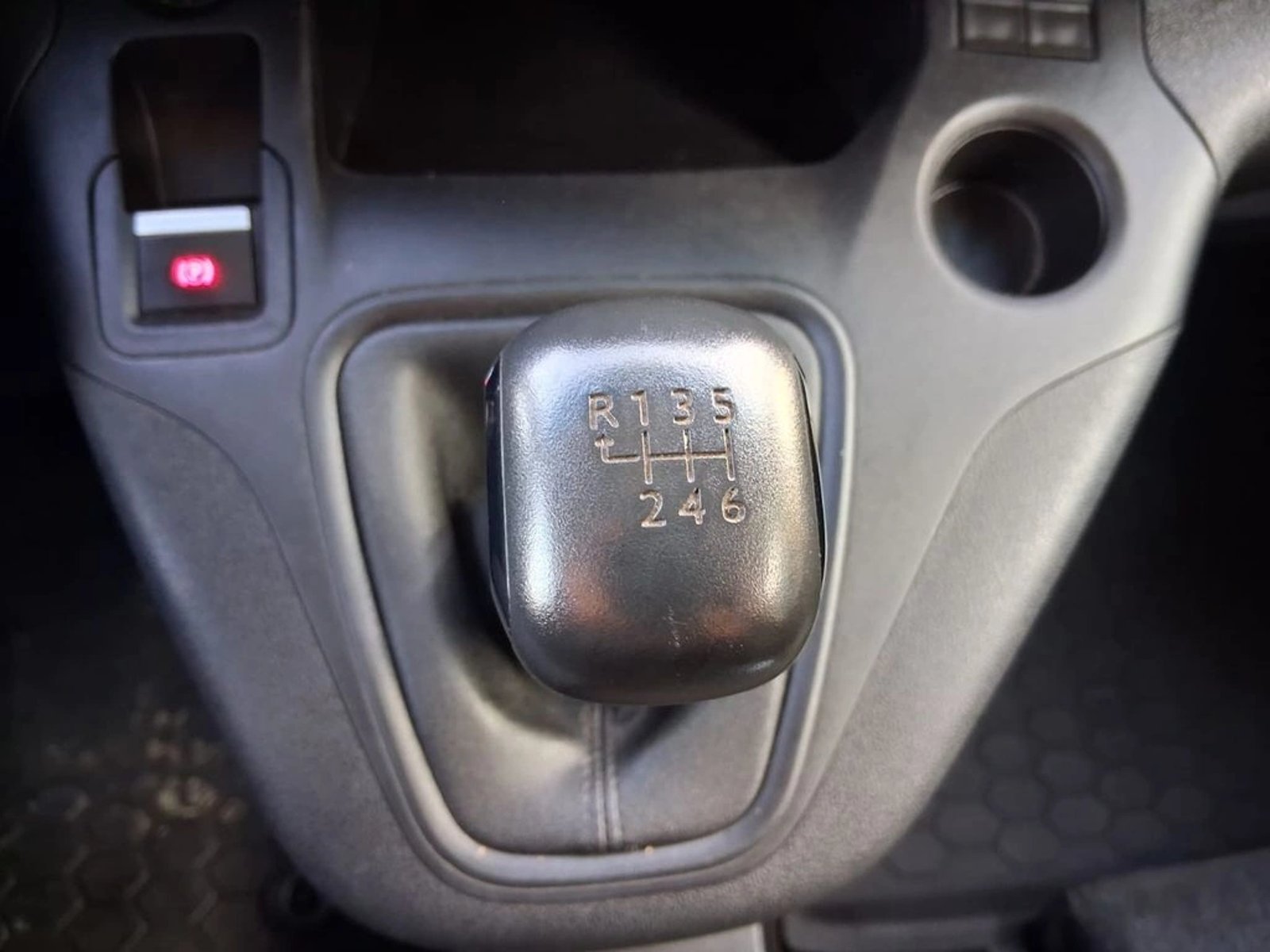 PEUGEOT PARTNER 1.5 L1 HDI DIESEL 100HP 4X2 MT 5P 2024 - Imagen 15 de 16