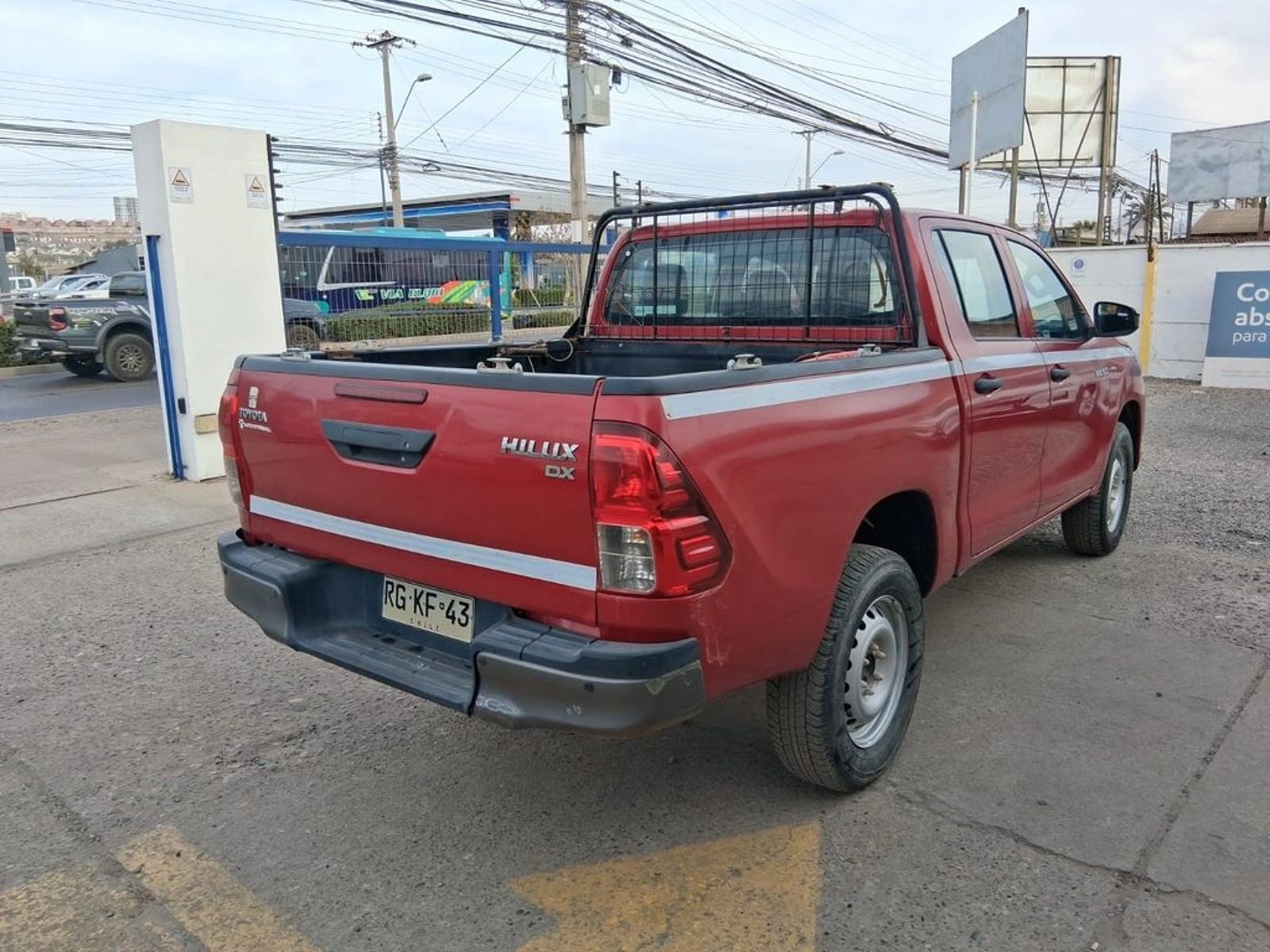TOYOTA HILUX 2.4 DX DIESEL 4X2 DOB. CAB. MT 4P 2022 - Imagen 5 de 19