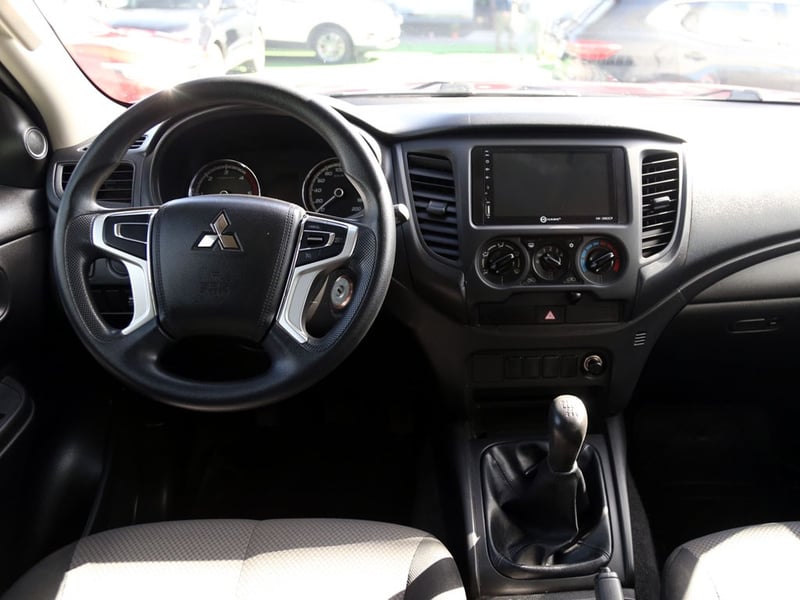 Mitsubishi L200 2.4 KATANA CRT DIESEL DOB. CAB. 4X4 MT 4P 2023 - Imagen 14 de 20