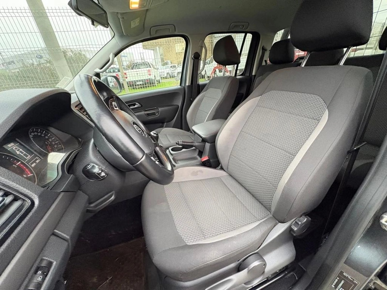 Volkswagen AMAROK TRENDLINE 4X2 MT 2023 - Imagen 10 de 12