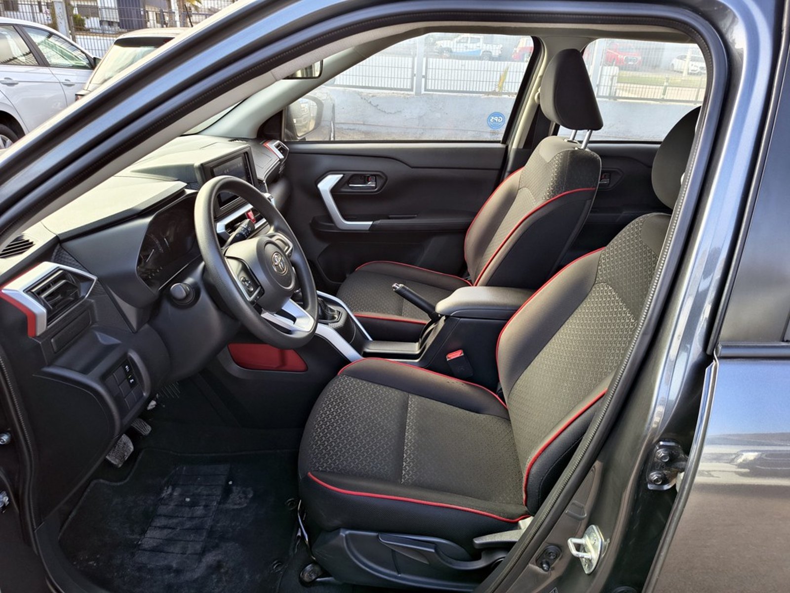 Toyota RAIZE 1.2 GASOLINA 4X2 T/A 2025 - Imagen 10 de 20